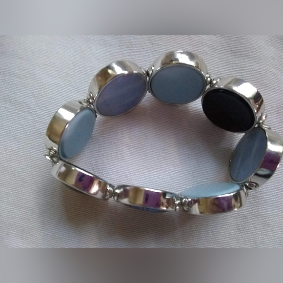 Chico’s Stretch Bracelet Blue Black Stones Large Nickel Free Azul Collection - Picture 9 of 10